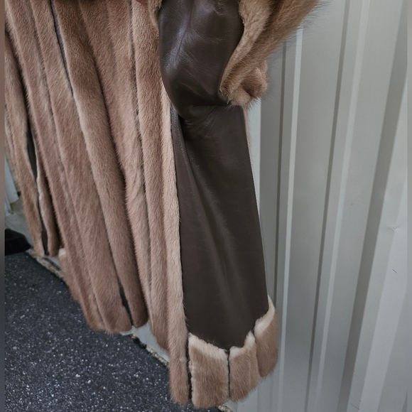 GORGEOUS GENUINE AUTUMN HAZE MINK FUR & GENUINE LEATHER COAT SIZE: Medium-Large - Picture 5 of 14
